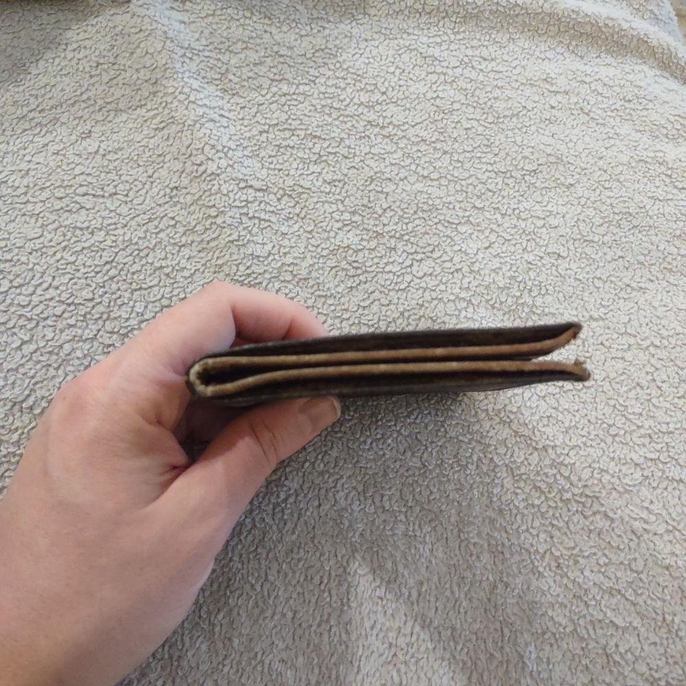 Authentic Louis Vuitton wallet - Picture 3 of 6